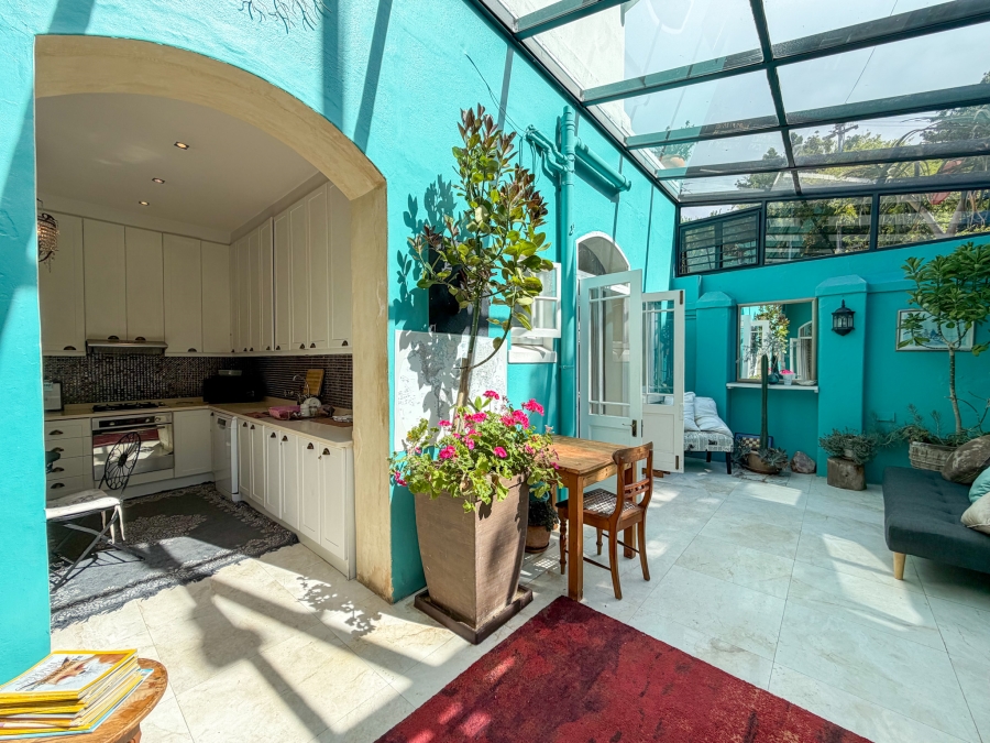 6 Bedroom Property for Sale in Green Point Western Cape